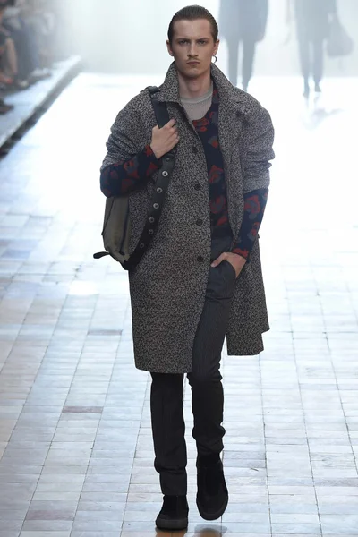 Look 10
